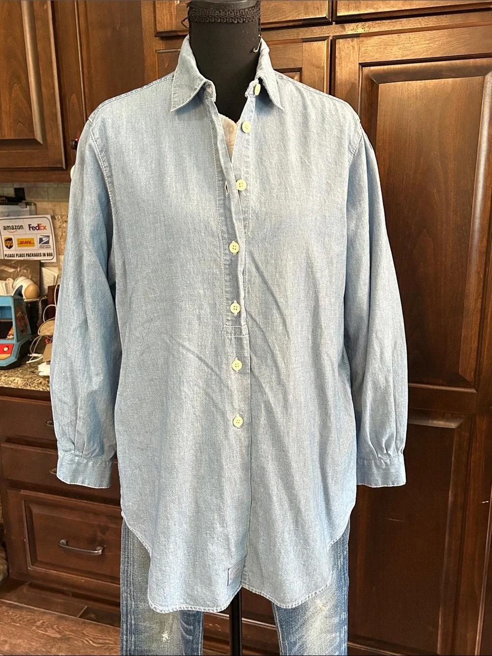 Levis Sz M Light Blue Chambray Denim Button-Up Shirt
